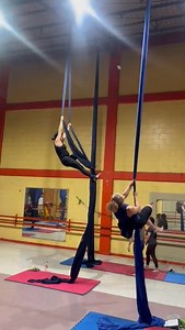 🎪Danza Aérea Nimbus 🎪 Clases permanentes de danza aérea en: Tela Flexibilidad🧘🏻‍♀️ Acondicionamiento fisico🏋️‍♀️ Acrobacia de piso🤸 🎪Lugar: Nos encontramos dentro del Deportivo José María Pino Suárez en el salón de usos multiples. Ciudad de México 🏙️ Saliendo del metro 🚊La Viga línea 8 💰Clase muestra $100 pesos 🚘 Hay estacionamiento y tiene un costo de $35 pesos tiempo ilimitado. No requieres conocimientos previos. Aceptamos de 8 años y hasta 35 años de edad. 🕰️Horarios de entrenamie