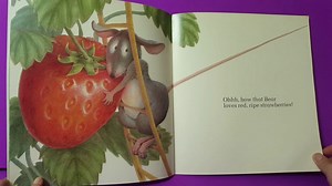 The Little Mouse, the Red Ripe Strawberry, and the Big Hungry Bear (鹅妈妈中英文早教：绘本）
