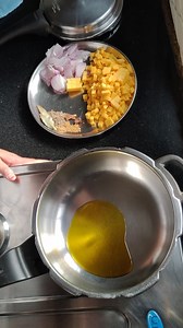 It's a hustle bustle in the morning for breakfast and at the same time need to pack the lunch box.. Fatafat yummy subzi recipe , to be packed in the lunch box. | Chatori-Rajani