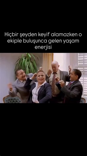 Psikolojik Danışman & Aile Danışmanı Şevval Çelik Yıldırım on Instagram: "Bazen insan genel olarak hayattan keyif almakta zorlanabilir bu, mutlaka büyük bir sorun olduğu anlamına gelmez. Zihnin ve duyguların biraz geri planda kalması, enerjinin düşmesi dönemsel olarak yaşanabilir. Böyle zamanlarda kişi her ortamda aynı hissi yakalayamayabilir. Belirli bir ekiple bir araya gelince hissedilen yaşam enerjisi ise çoğu zaman uyum ile ilgilidir. Oradaki sohbetin ritmi, paylaşılan mizah, benzer bakış a