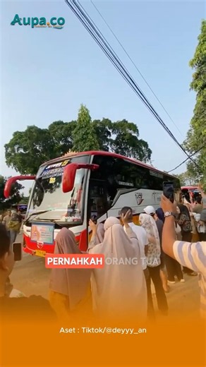 Willing to Go into Debt to Pay for School Study Tour Costs by Bus