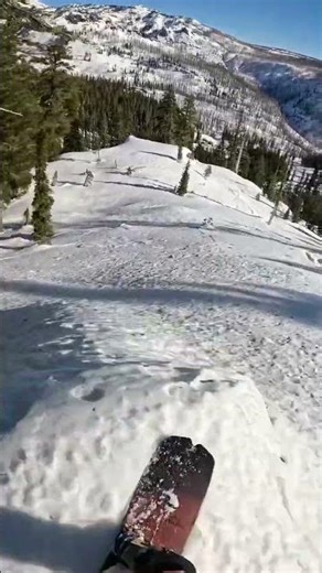 SATIFYING BACKCOUNTRY RUN #snowboarding #lassennationalpark #splitboarding