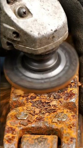 “Satisfying Rust Removal from Metal 🔥 | Watch the Transformation!”