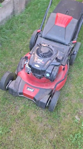 MOWING GRASS WITH LAWNMOWER MTD OPTIMA SPB53HW 👌🌱👏 #shorts