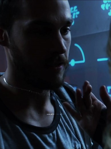 the necklace :’( #supergirl #karamel #chriswood #melissabenoist #karadanvers #monel #monelandkara #kaiparker