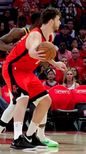 64K views · 667 reactions | drop it in the 画 | Houston Rockets | Facebook