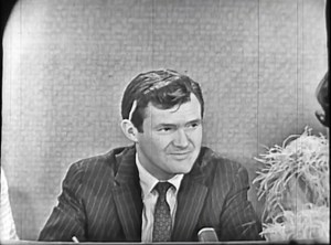 A shocking twist on #ToTellTheTruth when #OrsonBean disqualifies himself when he recognizes his co-star who played his SON on T.V.! Can you spot who looks the most like Orson? Remembering this Hollywood legend today on his #birthday, Orson Bean! #HappyBirthday #BUZZR | BUZZR