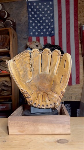 Brooks Robinson Rawlings XFCB17