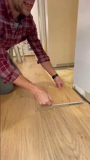 Measuring LVP without tape measure #lvp #familydiytv #tapemeasure #homedepot #lifeproofflooring