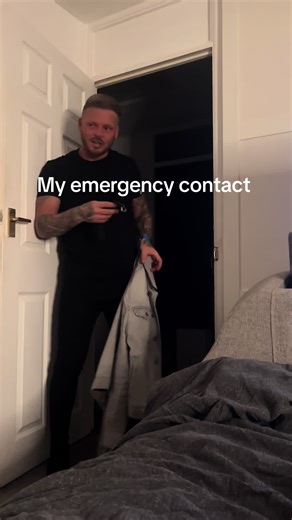 Woman with Contacts Stuck in Her Eye - Emergency Call