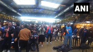 42K views · 871 reactions | Cricket fans in London rejoice as Mohammed Shami dismisses David Warner. #INDvsAUS #worldcup2023 | Zee News English | Facebook