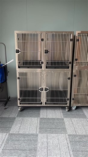 Modular design is amazing! This stainless steel right-angle cage is detachable and stackable, suitable for both small and large pets. It comes with a pull-out tray non-slip buckles, complying with the 2025 animal welfare new regulations—an essential item for pet shops to stock up! #petstore #petcage | bailongsheng