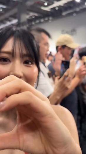 吵人 白 | 。 2025成人展首日 就從金松季步開始了 哈哈哈哈哈哈哈 ❤️❤️❤️ #愛心 #2025 #love #av #TRE #taipei #japan #金松季步 #西宮夢 #成人展 | Instagram