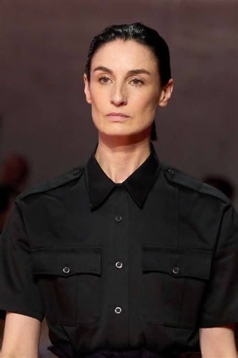 2.7K views · 44 reactions | Model Moment: Erin O'Connor for Prada Spring Summer 2026 collection fashion show at Milano Fashion Week SS26 #prada 1#milan #mfw #milano #milanfashionweek #love #fashion #fashionweek #beautiful #fashionshow #picoftheday #makeup #style #mode #moda #beauty #ootd #fashionphotography #fashionaddict #style #beauty #fashionstyle #catwalk #fyp | Style Revolver | Facebook