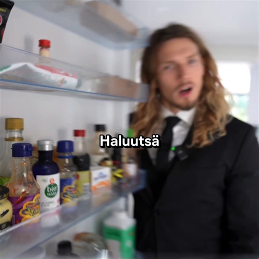 Benjamin Ahlblad on Instagram: "Sun aineenvaihdunta ei oo rikki 🙅‍♂️ Aineenvaihdunta on yksinkertaisesti se tapa, jolla keho tuottaa ja käyttää energiaa. Mitkään helvetin detox pirtelöt, sitruunamehut tai jääkylvyt ei muuta sitä. Se on mukautuu sun elämään. Ja ne tavat, joita sä toistat joka päivä, ovat ne, joista se oppii. Terve ja vahva aineenvaihdunta tarvitsee: - riittävästi proteiinia - lihasmassan ylläpitoa ja kasvattamista - riittävää arkiaktiivisuutta - 7–8 tuntia unta - säännöllistä sy