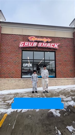 Mom approved and tween/teen approved ✔️ @speedygrubshack in Middleburg Heights is not your average gas station stop. They have real food options that actually fill everyone up. We ordered a halal bowl with lamb and chicken, loaded fries, a Reuben, and a chicken tender meal and everything was fresh and so good. This is such an easy win when you need to feed hungry teens, especially with Get Air right next door. Quick, affordable, lots of choices, and no complaints from the kids which is saying a 