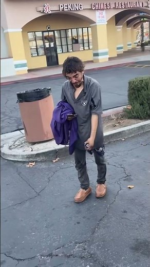 .Он был крутым актёром, а теперь бездомный