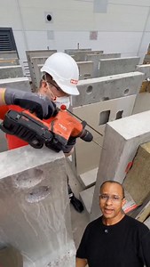 Adaptador de mandril angular Hilti TE-AC 2. Projetado para permitir a perfuração e aparafusamento em espaços apertados e de difícil acesso. Compatível com ferramentas Hilti, como furadeiras e parafusadeiras. Apresenta um design compacto e ergonômico para maior controle e facilidade de uso em ângulos complicados. Você já conhecia as soluções em ferramentas que a Hilti tem? Curte segue e compartilha. . . . #dica #tools #reels #viral Instagram | Leotechdicas