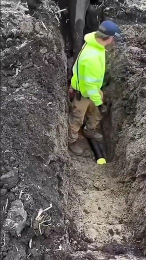Pipeline construction process using heavy equipment #shorts