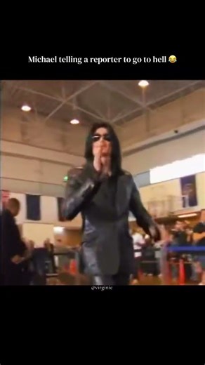 Michael Jackson to the reporter #moonwalkofmichaeljackson #applehead #shortvideoclip #almadedal