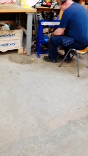 Mastering the Hydraulic Press in a Workshop Setting