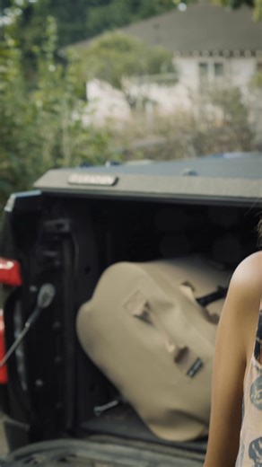 Experience the first-of-its-kind Tectonic design that offers heavy-duty security with effortless operation. | Peragon