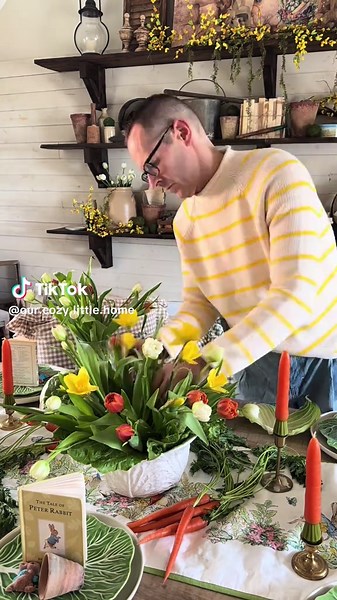 Easter Flower Arrangement 🌷 #flowers #easter #tablesetting #flower #floraldesign #diy