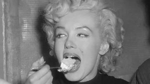 Marilyn Monroe's Daily Breakfast Was Highly Unusual (& Some Of Her Other Favorite Foods)