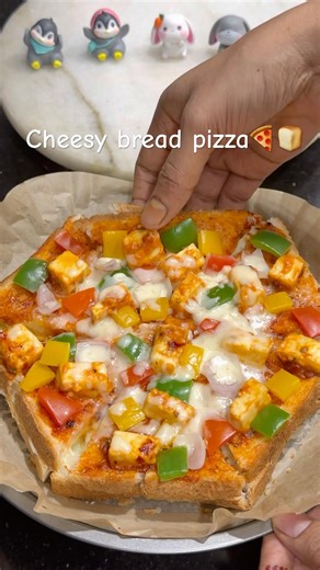 Cheesy bread pizza #food #ytshorts #recipe #cooking #easyrecipe #bread #pizza#cheese #shorts #tasty