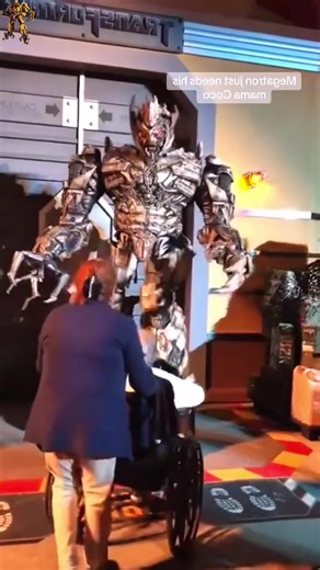Transformers making Hollywood even crazier 🤩 #megatron #transformers #funny #universalstudios #trending
