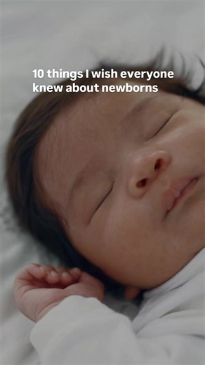 “Wait… is this normal?” Here are 10 things I wish I knew as a first time mom already: 1️⃣ You don’t need to bathe your newborn right away. Many experts recommend waiting about a week before the first bath, and after that babies usually only need baths occasionally. 2️⃣ Newborns can’t see very far. Their vision is still developing, but they’re amazing at recognizing their parents by smell and voice. 3️⃣ Colostrum is exactly what your baby needs at first. Those small drops of early (yellow!) milk