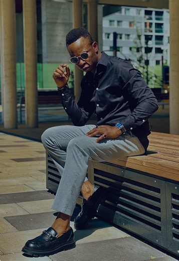 7 Dynamic Sit Poses for Stunning Photos