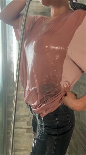 Lisa Lane on Instagram: "Loose pink t-shirt, Jeans and White socks 🚿 (I have a Full Version of this 🤫) #wetclothes #wetlook #showerinclothes #wettshirt #fullyclothed"