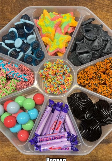 Let’s make a platter for you December folk❄️ #december #candyplatter #platter