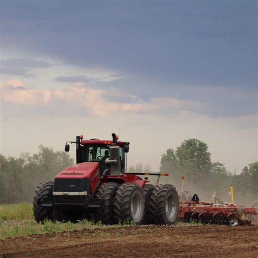 Case IH 8920 row crop cultivating in western NY. | Tractor Chasers