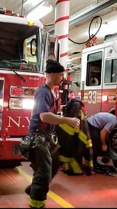 (FIRE EMERGENCY) New York City Firefighters respond to a 911 Emergency for fire a couple blocks down from the firehouse in Manhattan! #firefighter #DreamJob #fyp | Firefighters_Life