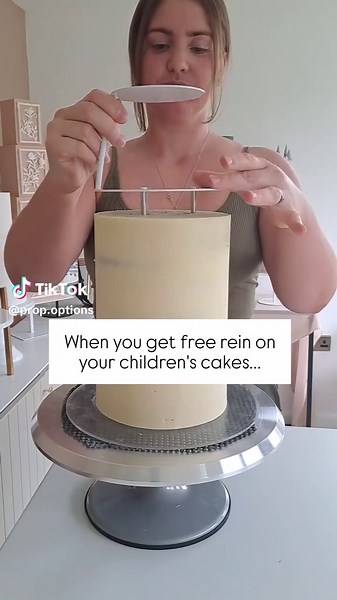 Creative Giraffe Birthday Cake Design for Kids