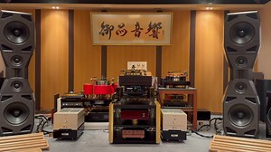 I dreamed a dream The radiant performance of Patti LuPone as Fantine in the Les Miserable (1985 Original London Cast) recording on vinyl was faithfully reproduced in Divin Lab by the Thales Reference Turntable/Magnifier phono. Music and theatre critics have described LuPone as a mezzo-soprano. She is known for her powerful and emotive style of high-belt thrill trillers. She is widely regarded as one of the greatest Broadway performers of her generation with nicknames such as the "first lady of t