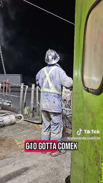 Wire line shive collaboration. Arguably one of the most important jobs in the oil patch. #roughneck #oilriglife #drillingrig #oilrig #drilling #albertaoil #albertaoilandgas #workprank #oilsands #alberta #albertacanada #oilpatch #oilfield #oil