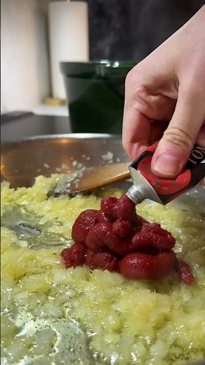 Best. Sous. Chef. Ever. The new Samsung Bespoke Slide-In Induction Range is here. ‪@justine_snacks‬