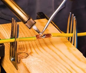 2M views · 5.9K reactions | Stay connected! Expert repair tips for wires & cables! | 5-Minute Crafts | Facebook