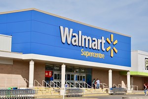 Walmart announces mass layoffs and store closure in the US