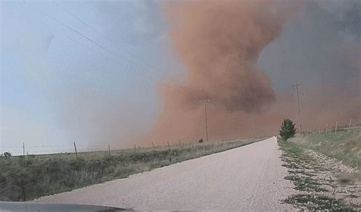Timelapse Captures Storm Chaser's Thrilling Tornado Pursuit