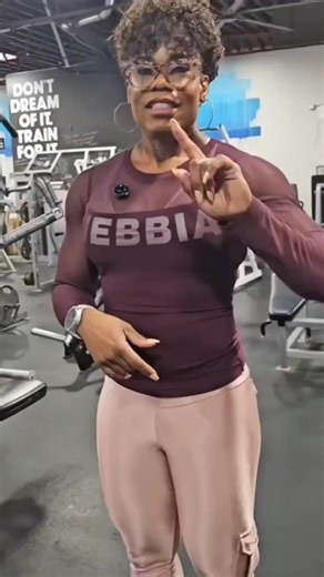 Dee Jackson on Instagram: "🎯 Lower Back Activation Through the Lats (Not Injury — Integration) What you’re seeing here is a partial-range straight-arm cable pulldown..... and yes, I’m intentionally feeling it in my lower back. Before anyone panics 😅.... that’s not strain, and it’s not compression. That’s lat-to-lumbar fascia connection doing its job. Here’s why this works: ✔️ Arms stay straight → no biceps takeover ✔️ No overhead stretch → no shoulder dominance ✔️ Partial range → constant tens