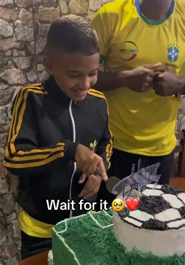 He’s so grateful 🥹 @miguel_milagres #wholesome #surprise #son #xbox #birthday