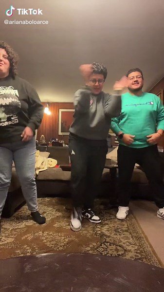 La pareja ariana y ely sin miedo