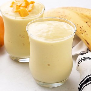 FULL RECIPE --> https://morethanmeatandpotatoes.com/mango-banana-smoothie/ A slightly sweetened and totally delicious mango banana smoothie! It's made with only 4 ingredients and uses both fresh and frozen fruit. | Berly's Kitchen