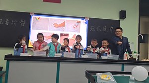 Students perform fiery methane bubble experiment in Shaanxi, China