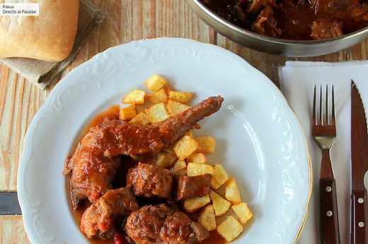 Receta de conejo guisado con tomate, un plato clásico que conquistará a todos
