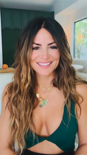 alisonvictoria on Instagram: "Let’s chat 💬✨ Ask me anything about last night’s episode of @sincityrehab! I’m spilling all the behind the scenes secrets on next weeks episode of @papsmearpodcast 👇"